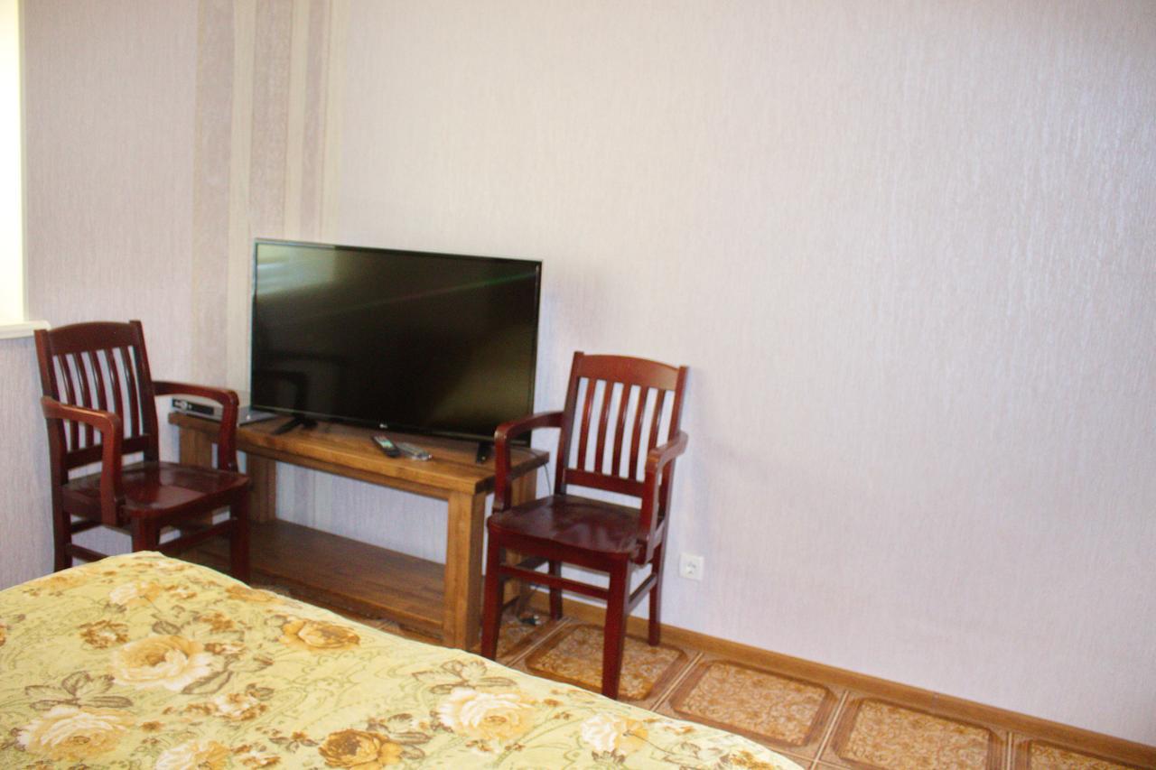 Smotrytska Vezha Hotel Kamjanets-Podilsky Buitenkant foto